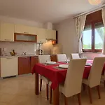 Ferienhaus Mit Privatpool Fuer 6 Personen Ca 140 Qm In Liznjan, Istrien Suedkueste Von Istrien