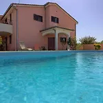 Ferienhaus Mit Privatpool Fuer 6 Personen Ca 140 Qm In Liznjan, Istrien Suedkueste Von Istrien