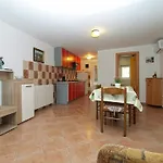 Ferienwohnung Fuer 5 Personen Ca 60 Qm In Fazana, Istrien Istrische Riviera