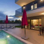 Ferienhaus Mit Privatpool Fuer 8 Personen Ca 175 Qm In Sisan, Istrien Suedkueste Von Istrien
