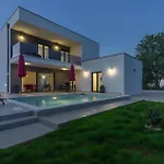Ferienhaus Mit Privatpool Fuer 8 Personen Ca 175 Qm In Sisan, Istrien Suedkueste Von Istrien
