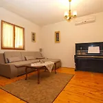 Ferienhaus Mit Privatpool Fuer 6 Personen Ca 75 Qm In Pula-Fondole, Istrien Istrische Riviera