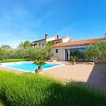 Ferienhaus Mit Privatpool Fuer 8 Personen Ca 120 Qm In Valbandon, Istrien Istrische Riviera