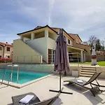 Ferienhaus Mit Privatpool Fuer 20 Personen Ca 400 Qm In Banjole, Istrien Istrische Riviera