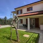 Ferienhaus Mit Privatpool Fuer 20 Personen Ca 400 Qm In Banjole, Istrien Istrische Riviera