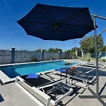 Ferienhaus Mit Privatpool Fuer 10 Personen Ca 128 Qm In Fazana, Istrien Istrische Riviera