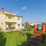 Ferienhaus Mit Privatpool Fuer 12 Personen Ca 200 Qm In Fazana-Surida, Istrien Istrische Riviera
