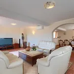 Ferienhaus Mit Privatpool Fuer 10 Personen Ca 300 Qm In Sisan, Istrien Suedkueste Von Istrien