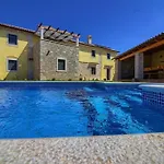 Ferienhaus Mit Privatpool Fuer 12 Personen Ca 200 Qm In Orbanici, Istrien Binnenland Von Istrien