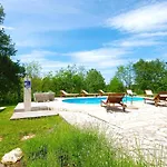 Ferienhaus Mit Privatpool Fuer 12 Personen Ca 120 Qm In Jakovici, Istrien Binnenland Von Istrien