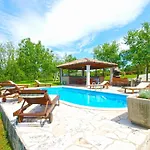 Ferienhaus Mit Privatpool Fuer 12 Personen Ca 120 Qm In Jakovici, Istrien Binnenland Von Istrien