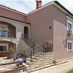 Ferienhaus Mit Privatpool Fuer 10 Personen Ca 200 Qm In Belavici, Istrien Bucht Von Rasa