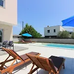 Ferienhaus Mit Privatpool Fuer 10 Personen Ca 220 Qm In Sisan, Istrien Suedkueste Von Istrien