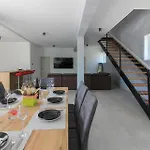 Ferienhaus Mit Privatpool Fuer 10 Personen Ca 220 Qm In Sisan, Istrien Suedkueste Von Istrien