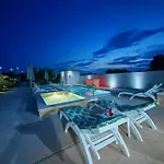 Ferienhaus Mit Privatpool Fuer 10 Personen Ca 150 Qm In Pomer, Istrien Istrische Riviera