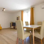 Ferienhaus Mit Privatpool Fuer 7 Personen Ca 120 Qm In Medulin, Istrien Suedkueste Von Istrien
