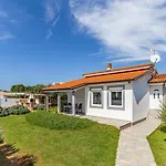 Ferienhaus Mit Privatpool Fuer 4 Personen Ca 120 Qm In Medulin, Istrien Suedkueste Von Istrien