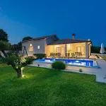 Ferienhaus Mit Privatpool Fuer 6 Personen Ca 110 Qm In Belavici, Istrien Bucht Von Rasa