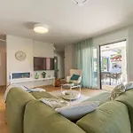 3 Bedroom Lovely Home In Hum