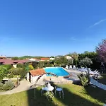 Poolside Compact Family Cottage Bella