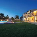 Amazing Apartment In Vrsar With Kitchen