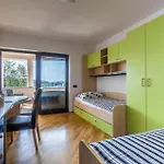 Gorgeous Apartment In Pula With House Sea View