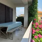 Grosse Wohnung In Pjescana Uvala Mit Eigenem Balkon