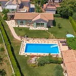 Beautiful Villa Judita With Pool In Tar