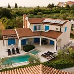 Beautiful Villa Torre IV With Sauna In Tar