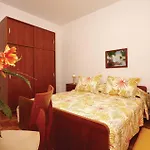5 Bedroom Stunning Home In Liznjan