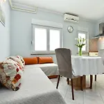 Apartments Nevina 1230
