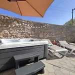 Apartment With Whirlpool And Bbq Near Porec