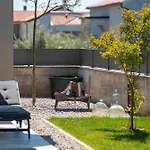 Luxury Villa Lipa Tree
