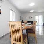 Ferienhaus Fuer 6 Personen Ca 120 Qm In Banjole, Istrien Istrische Riviera