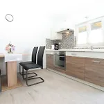 Ferienhaus Fuer 3 Personen Ca 40 Qm In Pula, Istrien Istrische Riviera