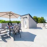 Ferienhaus Ivana Mit Jacuzzi In Pula,Istrien