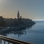 City Vibes Apartment With Balcony And Spectacular View