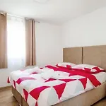 2 Bedroom Nice Home In Rovinj