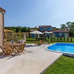 Villa Kokola Comfortable Holiday Residence