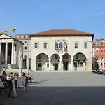 Two-Bedroom Apartment Pula Near Sea 1