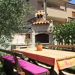 Apartments Irena With Sea View