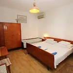 Vintage Rooms & Apartments