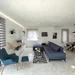 Villa Vine - New Luxury Holiday House In A Green Oasis