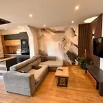 Noel - Three Bedroom Apartment With Pool