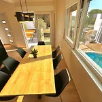 Noel - Three Bedroom Apartment With Pool