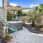 Apartment In Krsan 8886