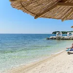 Villa Matic Ground Floor Apartment With Shared Pool