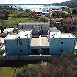 Vila More S Privatnim Bazenom