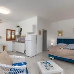 Holiday Home Sladonja - Happy Rentals