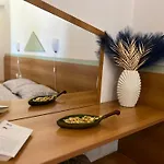Linc Rooms & Apartments